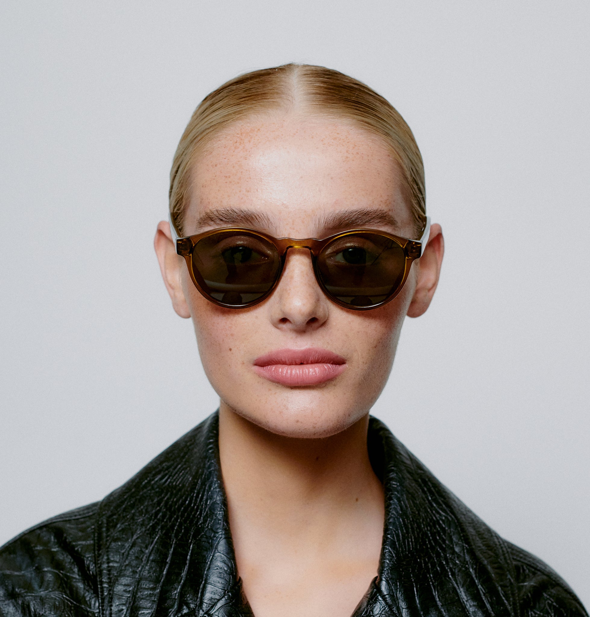 A.KJÆRBEDE (AKJAERBEDE) Marvin Sunglasses | Smoke Transparent Round Frame - PUNCH Watch & Eyewear - A.KJÆRBEDE