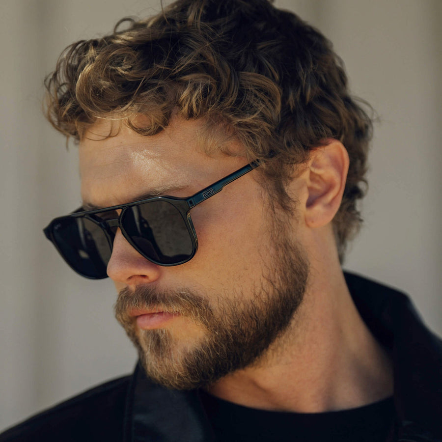 HUNTER | Triple Black – 3