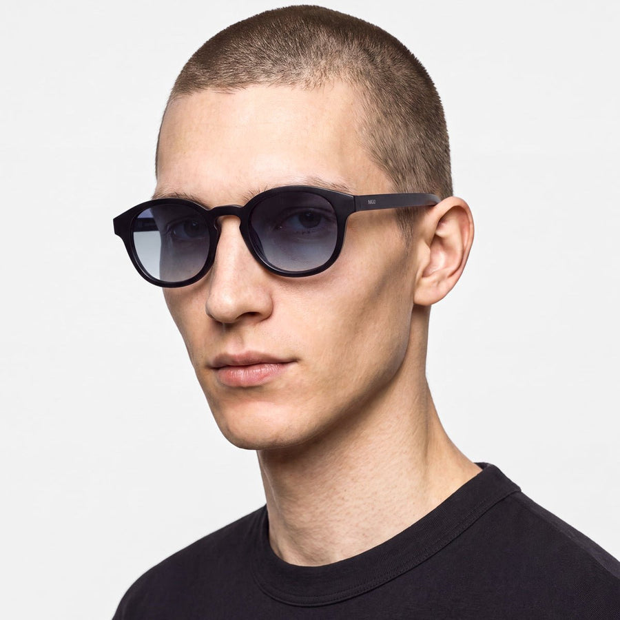 AKi | Black – 2